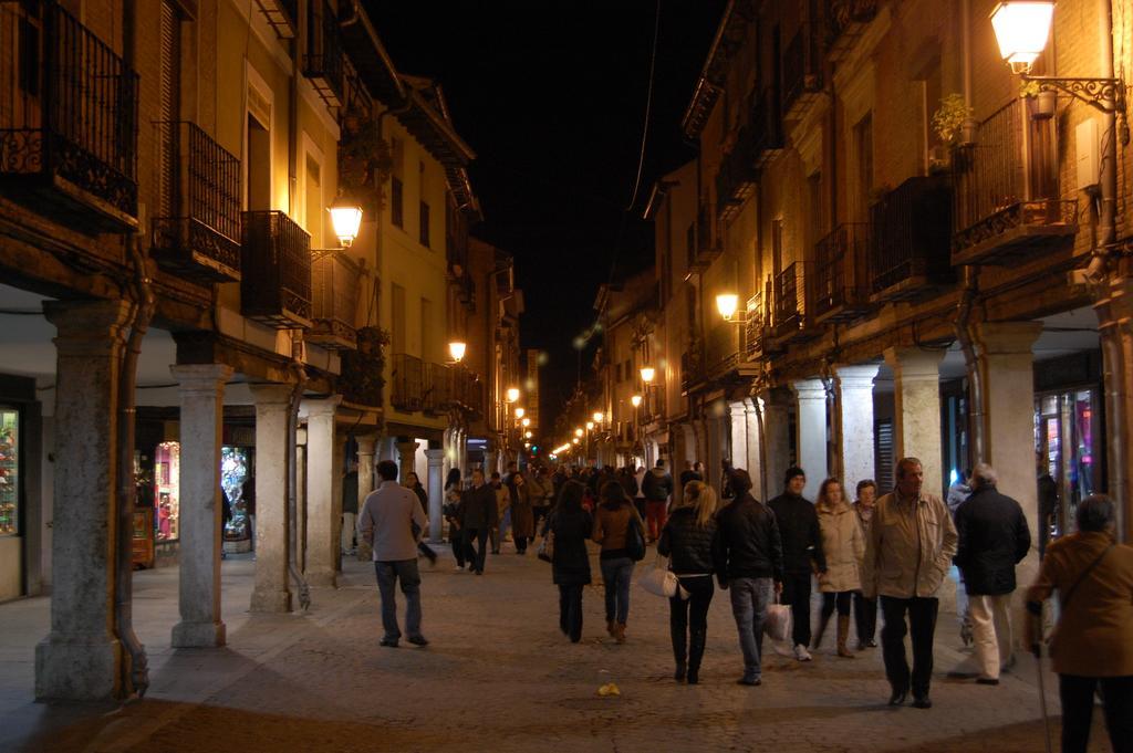 Hotel Cuatro Canos Alcala de Henares Bagian luar foto